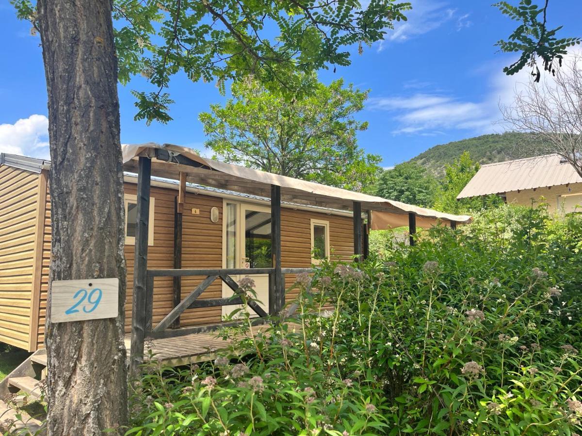 Village De Chalets Et Camping La Pierre De L'Aigle La Bréole Exterior foto