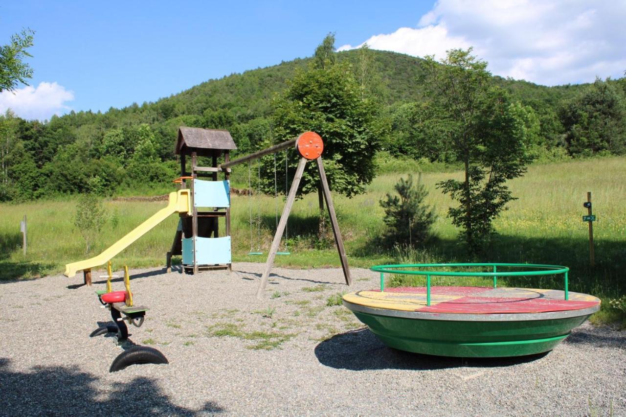 Village De Chalets Et Camping La Pierre De L'Aigle La Bréole Exterior foto